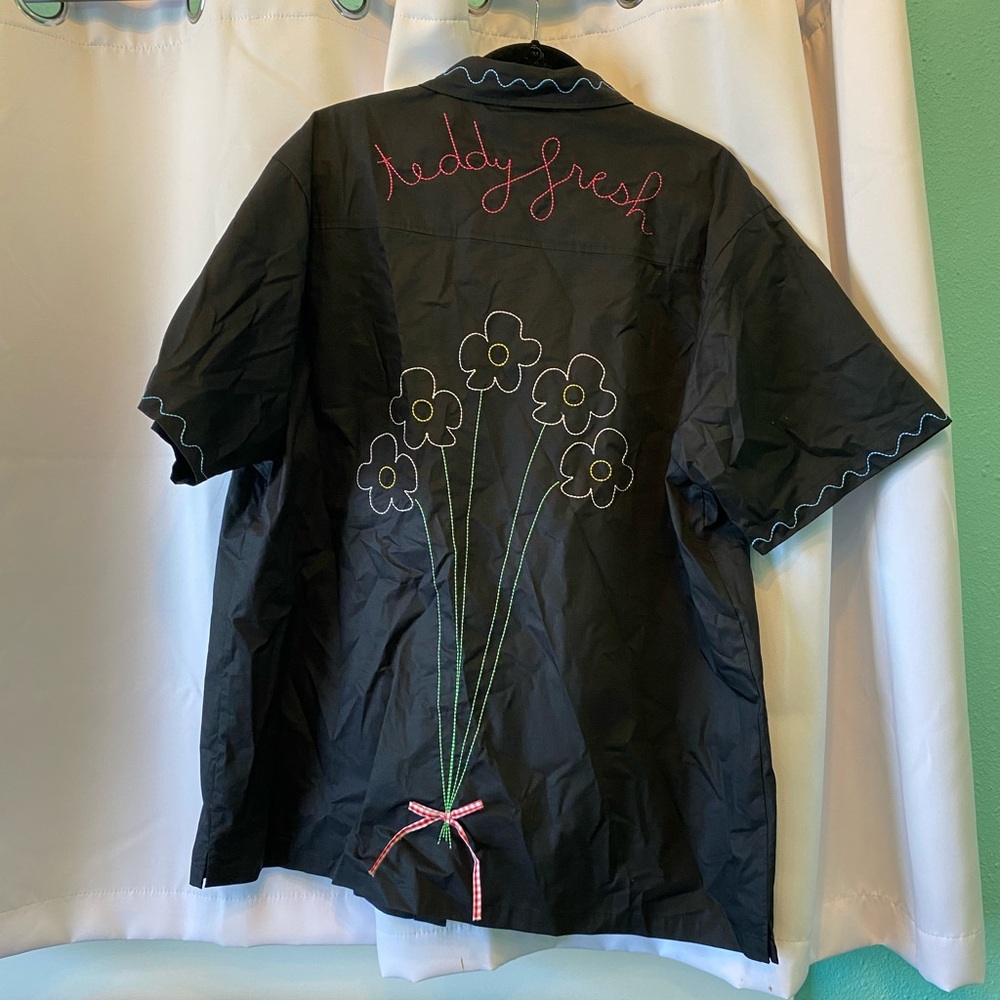 fresh Black Bowling Shirt with Blue and Pink Stitching